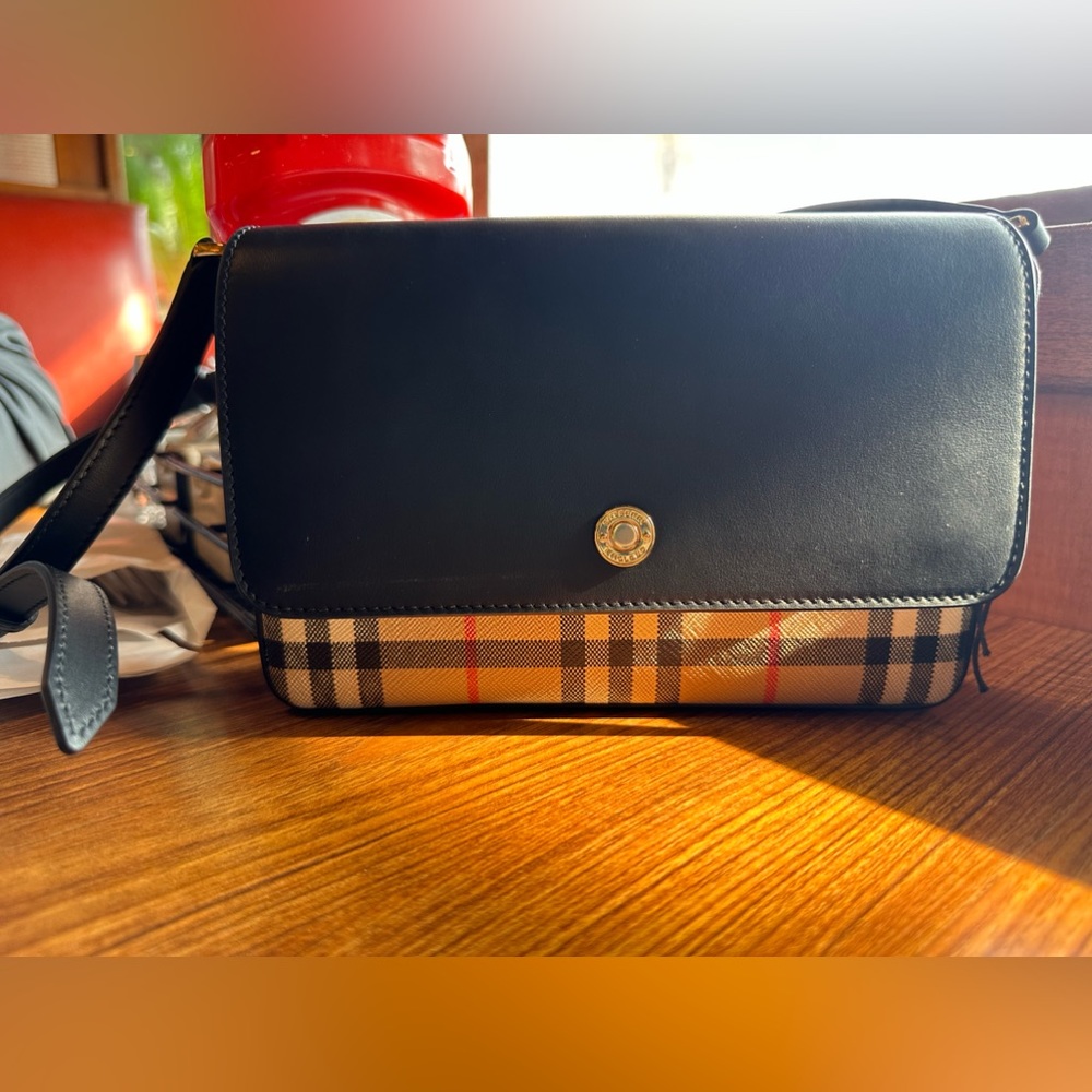 Authentic Vintage Check & Italian Leather Burberry Bag - Picture 2 of 7